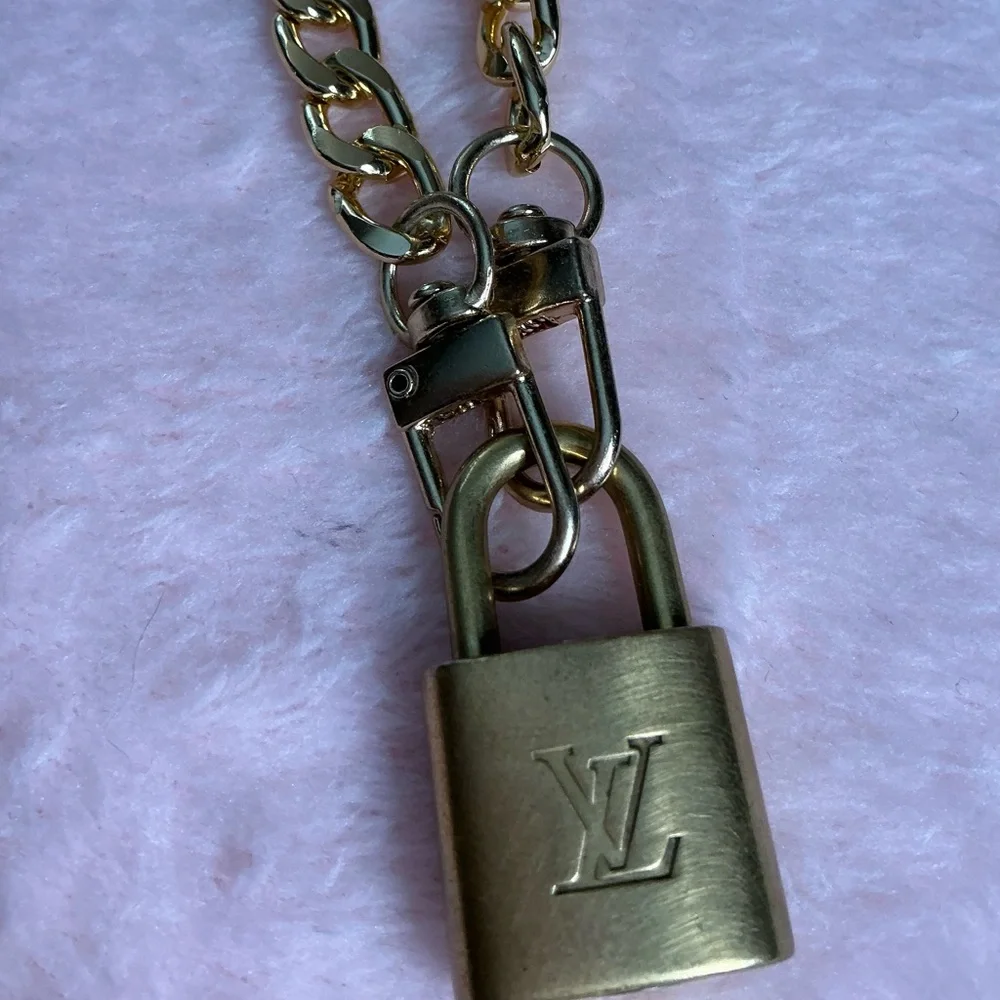 #333 Authentic Louis Vuitton Lock with Unbranded Gold Chain #333 - Picture 2 of 4
